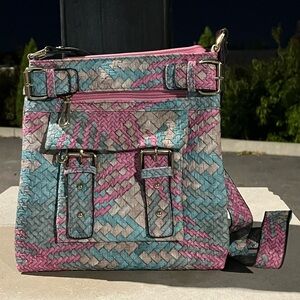 Stylish Cosmo Weave Crossbody Bag NWOT